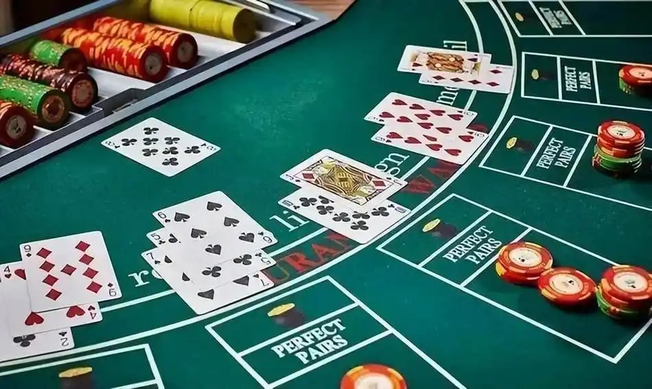 kartutoto login live-dealer Blackjack studio with professional dealers and multi-camera feed on mobile screen
